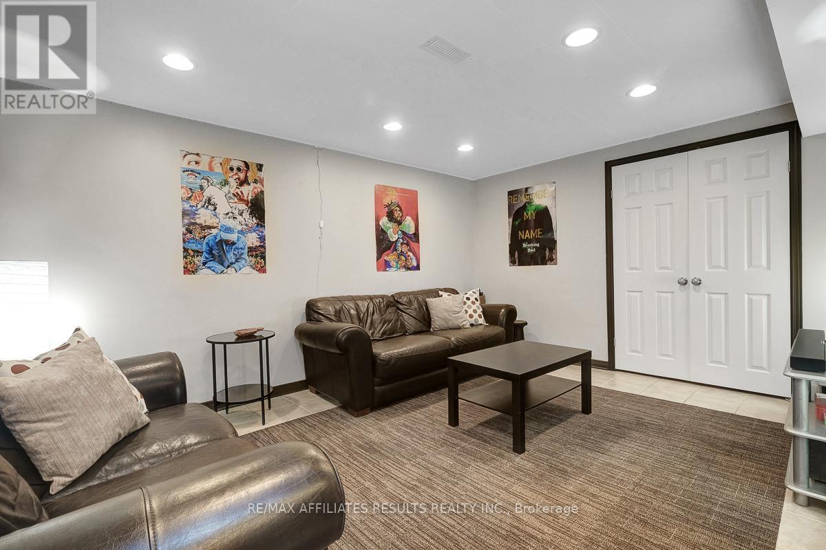 35 Crantham Crescent, Ottawa, Ontario  K2S 1R2 - Photo 38 - X12466924