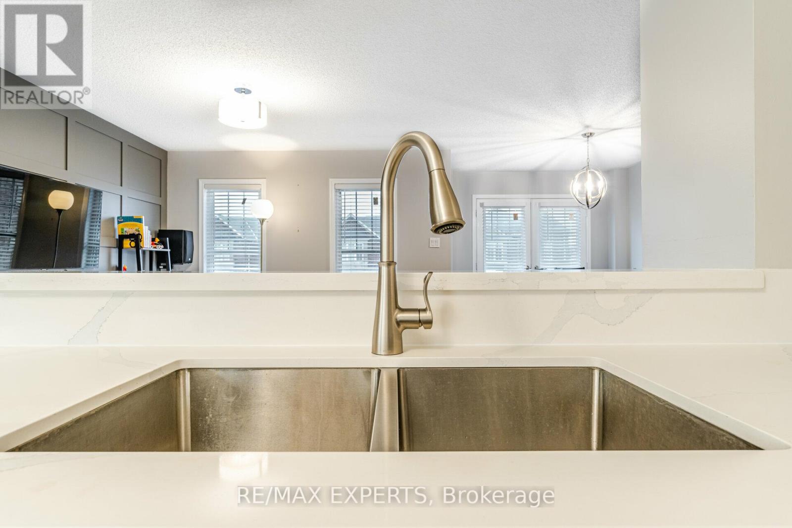 341 Cavanagh Lane, Milton, Ontario  L9T 8G2 - Photo 11 - W12652920