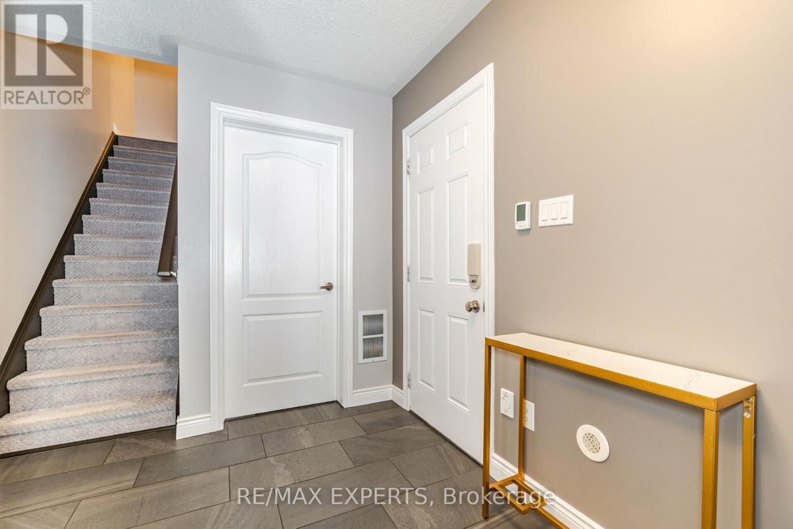 341 Cavanagh Lane, Milton, Ontario  L9T 8G2 - Photo 6 - W12652920