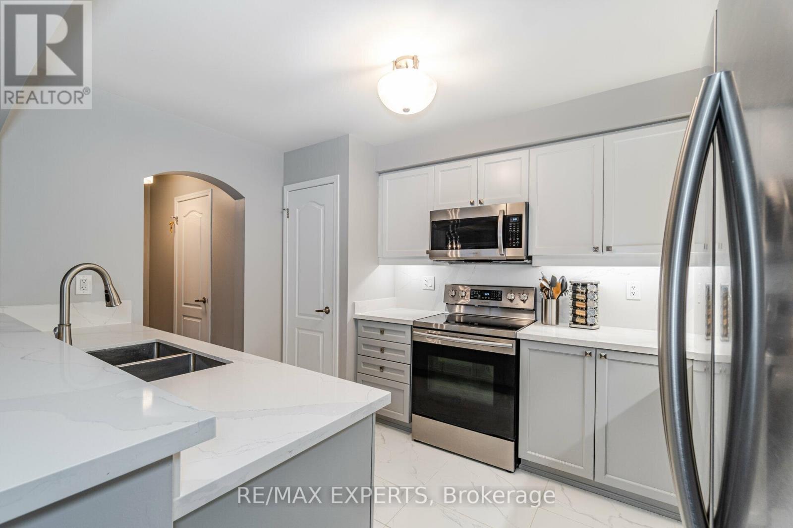 341 Cavanagh Lane, Milton, Ontario  L9T 8G2 - Photo 8 - W12652920