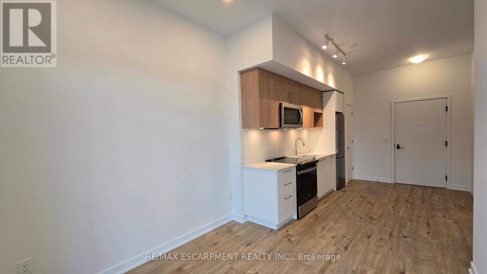 102 - 500 Plains Road E, Burlington, Ontario  L3T 2E1 - Photo 17 - W12652938