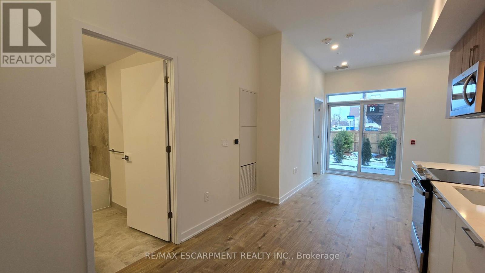 102 - 500 Plains Road E, Burlington, Ontario  L3T 2E1 - Photo 19 - W12652938