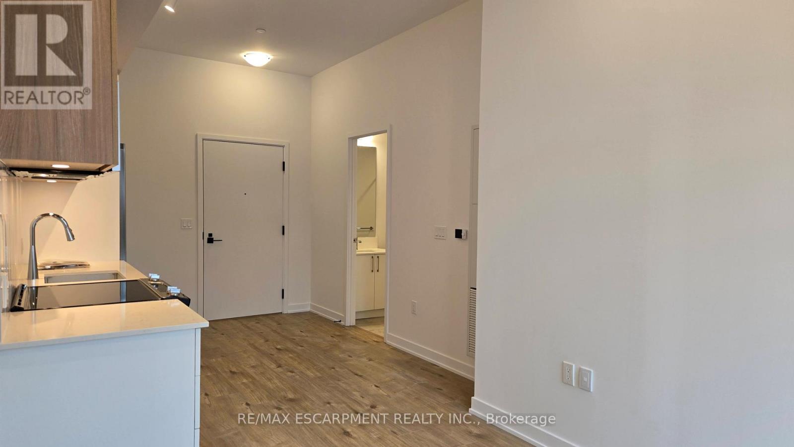 102 - 500 Plains Road E, Burlington, Ontario  L3T 2E1 - Photo 22 - W12652938