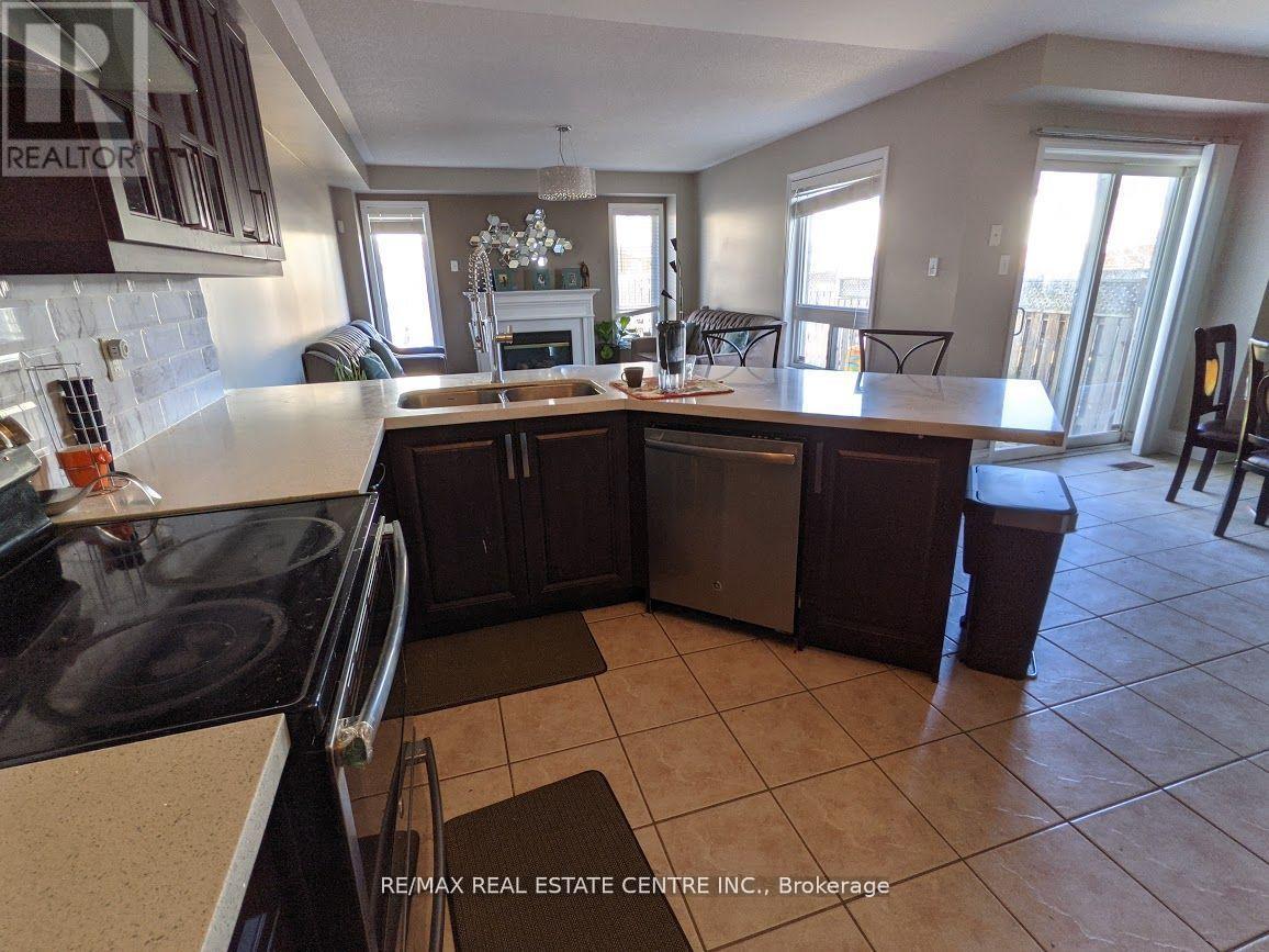 59 Harris Boulevard, Milton, Ontario  L9T 6B6 - Photo 8 - W12652942