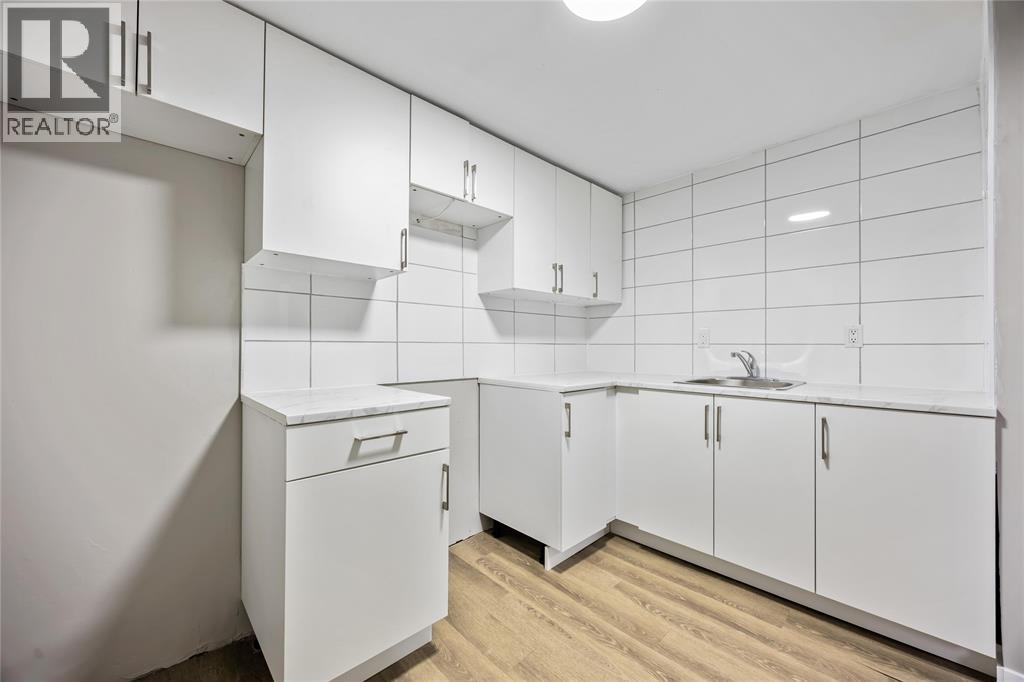 131 Margaret Avenue, Wallaceburg, Ontario  N8A 2B1 - Photo 3 - 25026934