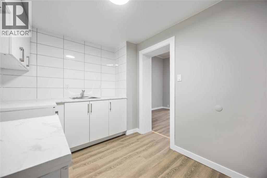 131 Margaret Avenue, Wallaceburg, Ontario  N8A 2B1 - Photo 4 - 25026934