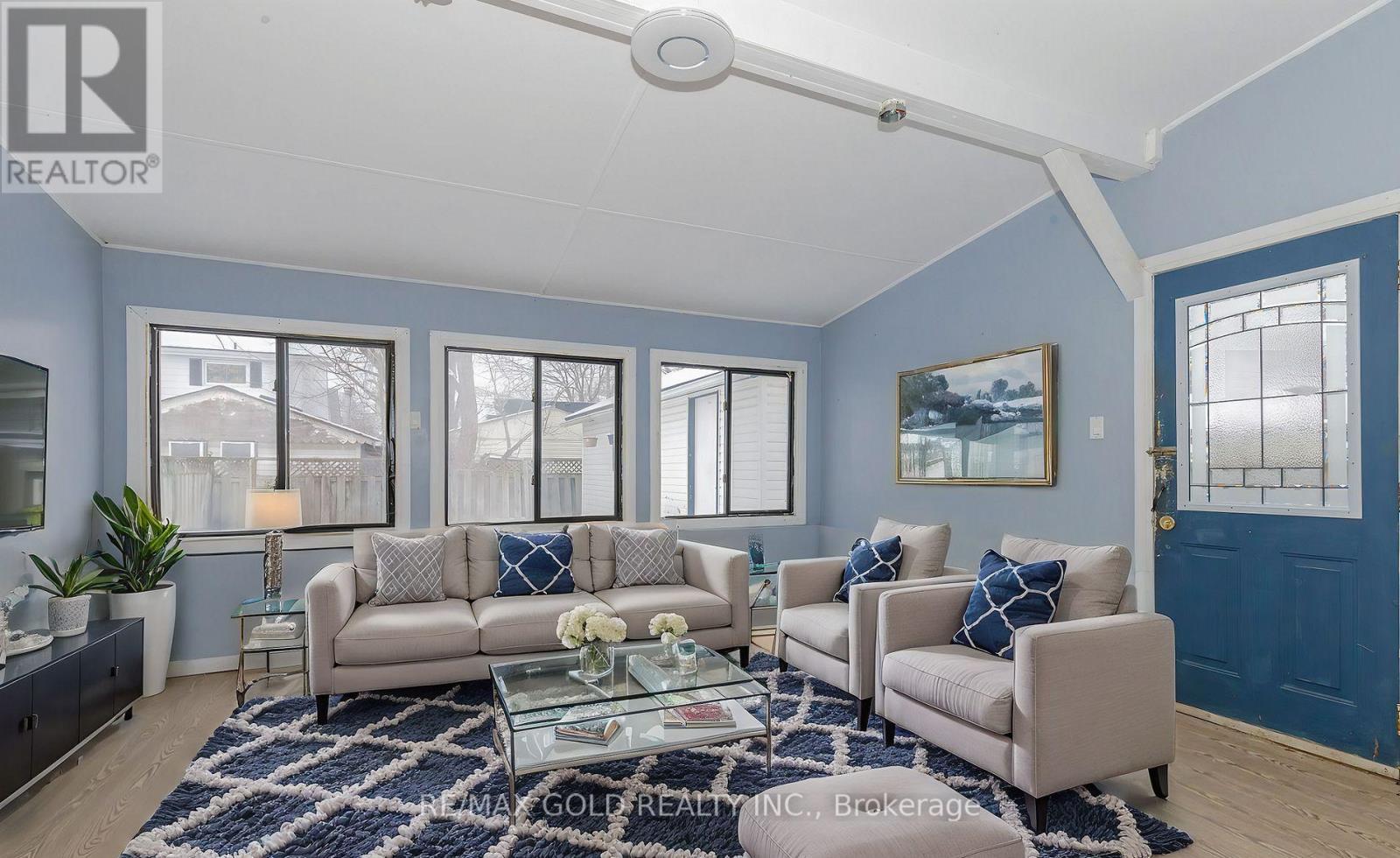 55 Hamilton Street, St. Catharines, Ontario  L2S 1K8 - Photo 11 - X12652914