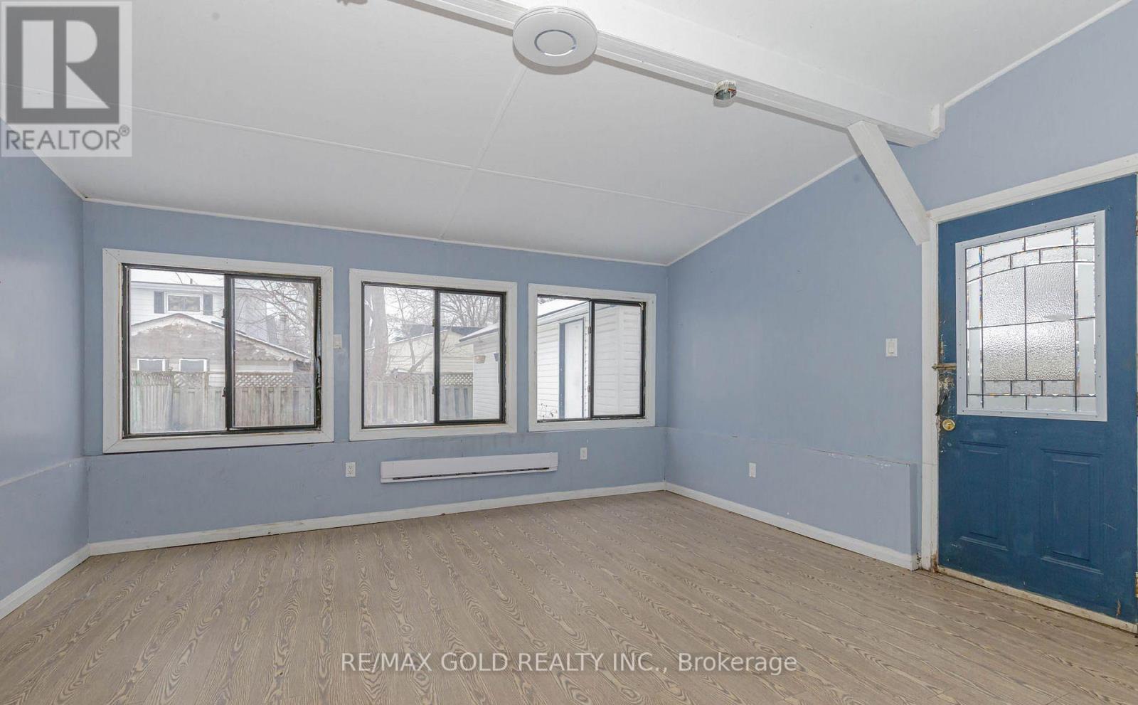 55 Hamilton Street, St. Catharines, Ontario  L2S 1K8 - Photo 12 - X12652914