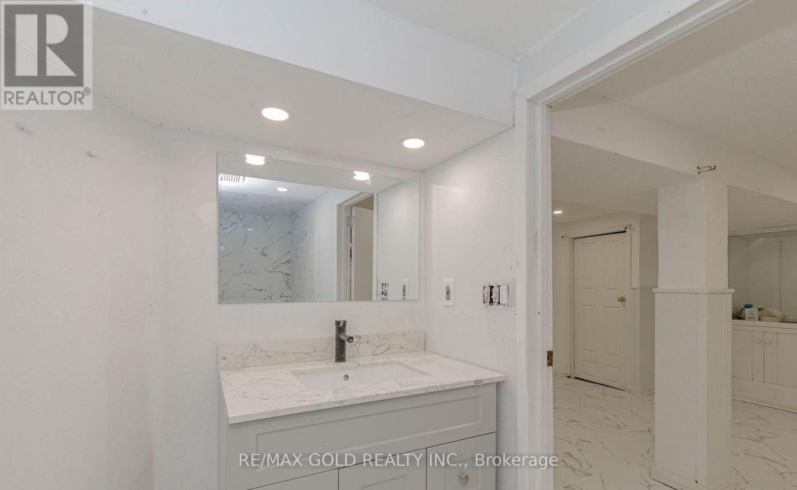 55 Hamilton Street, St. Catharines, Ontario  L2S 1K8 - Photo 15 - X12652914