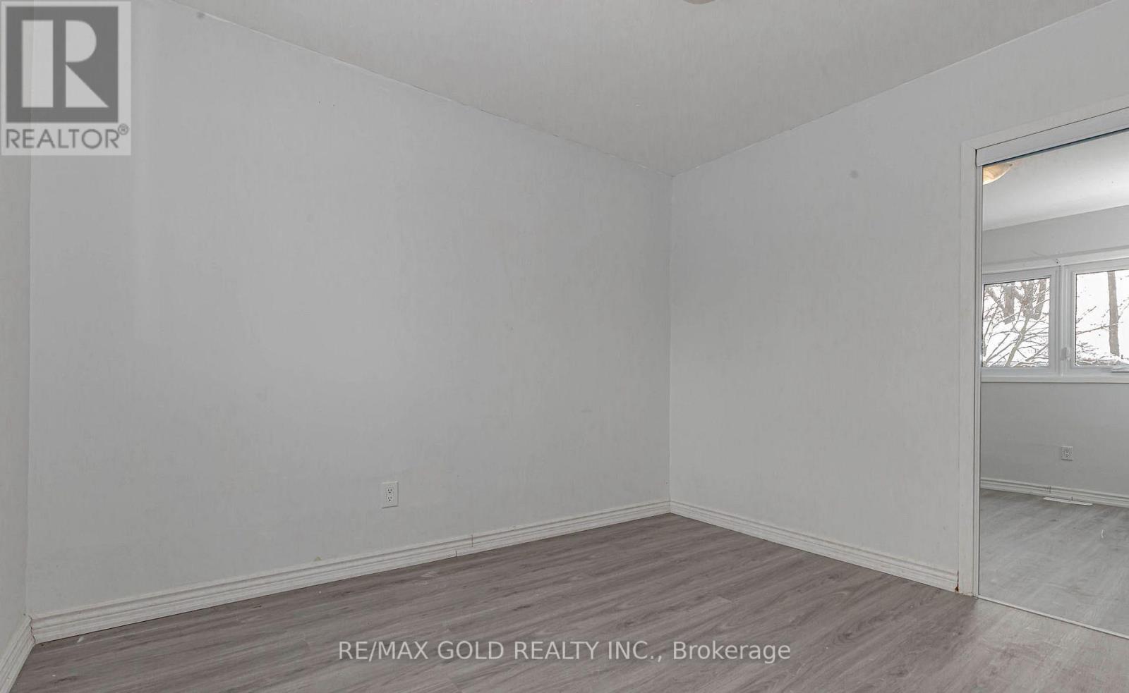 55 Hamilton Street, St. Catharines, Ontario  L2S 1K8 - Photo 7 - X12652914