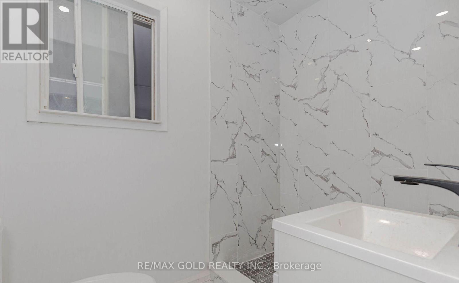 55 Hamilton Street, St. Catharines, Ontario  L2S 1K8 - Photo 9 - X12652914