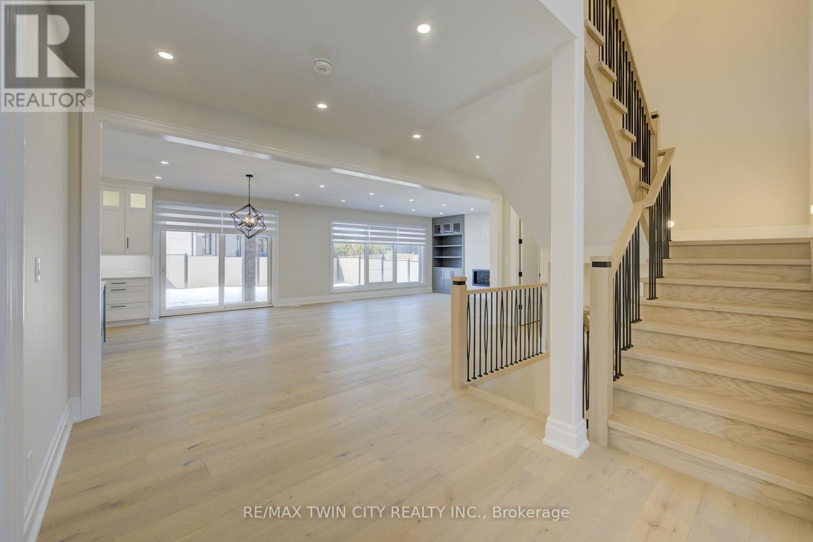 47 Pioneer Ridge Drive, Kitchener, Ontario  N2P 0G6 - Photo 8 - X12652966