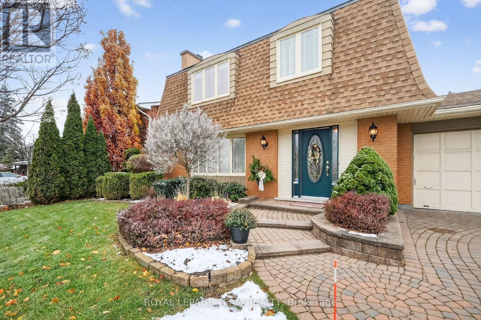 1768 Featherston Drive, Ottawa, Ontario  K1H 8J8 - Photo 2 - X12578866