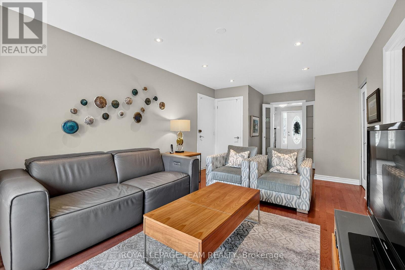 1768 Featherston Drive, Ottawa, Ontario  K1H 8J8 - Photo 16 - X12578866