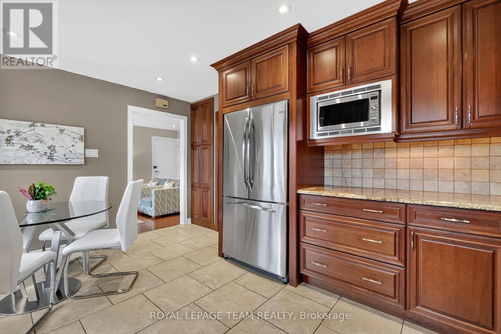 1768 Featherston Drive, Ottawa, Ontario  K1H 8J8 - Photo 10 - X12578866