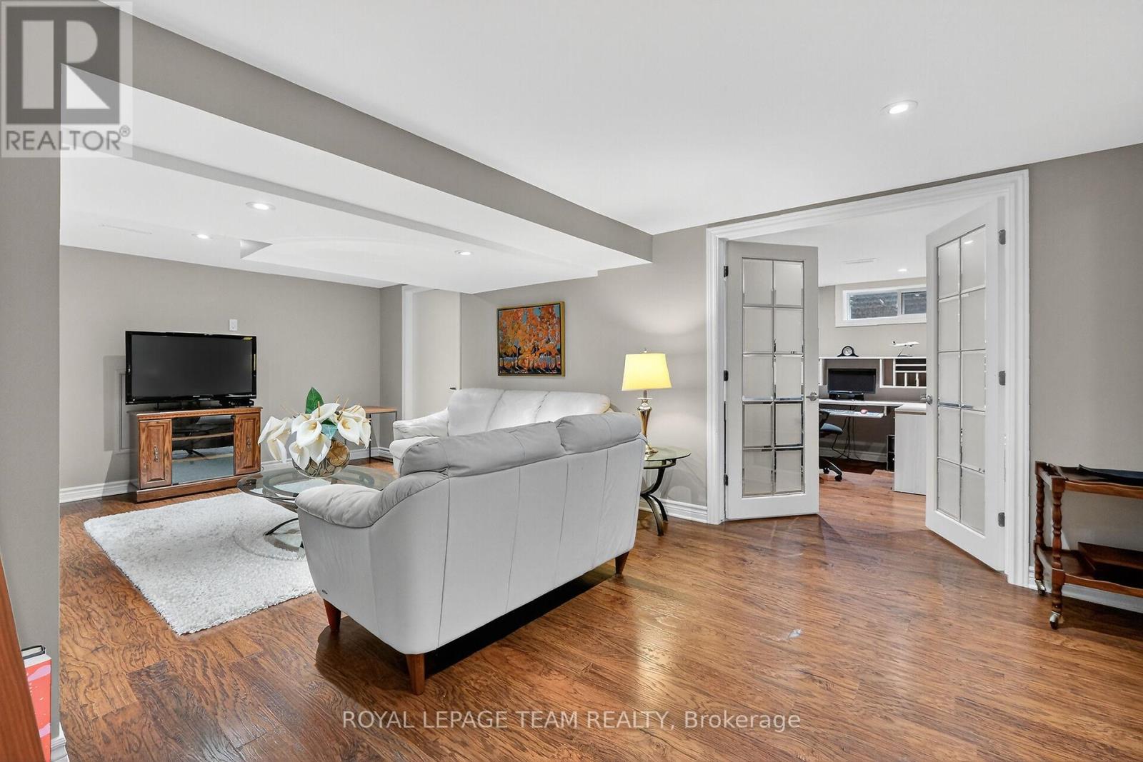 1768 Featherston Drive, Ottawa, Ontario  K1H 8J8 - Photo 33 - X12578866