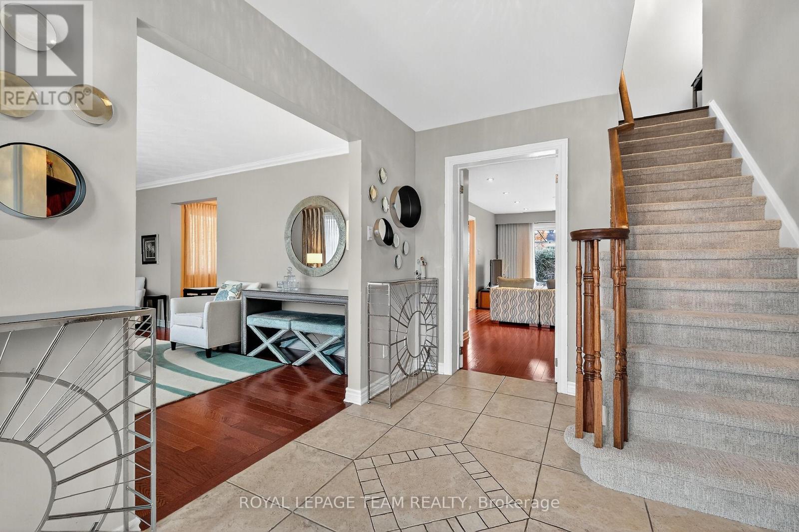 1768 Featherston Drive, Ottawa, Ontario  K1H 8J8 - Photo 4 - X12578866