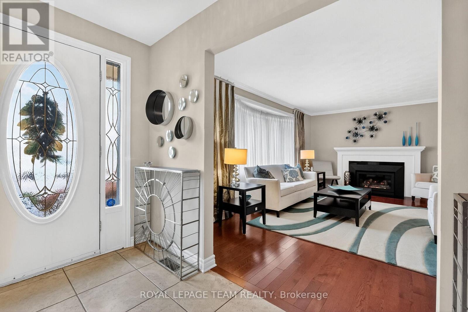 1768 Featherston Drive, Ottawa, Ontario  K1H 8J8 - Photo 5 - X12578866