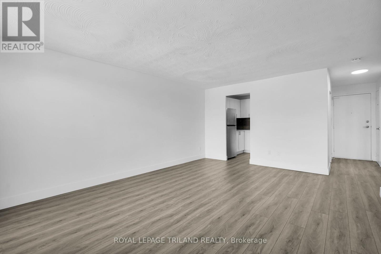 309 - 294 Saulsbury Street, Strathroy-Caradoc (Nw), Ontario  N7G 2B2 - Photo 3 - X12582098