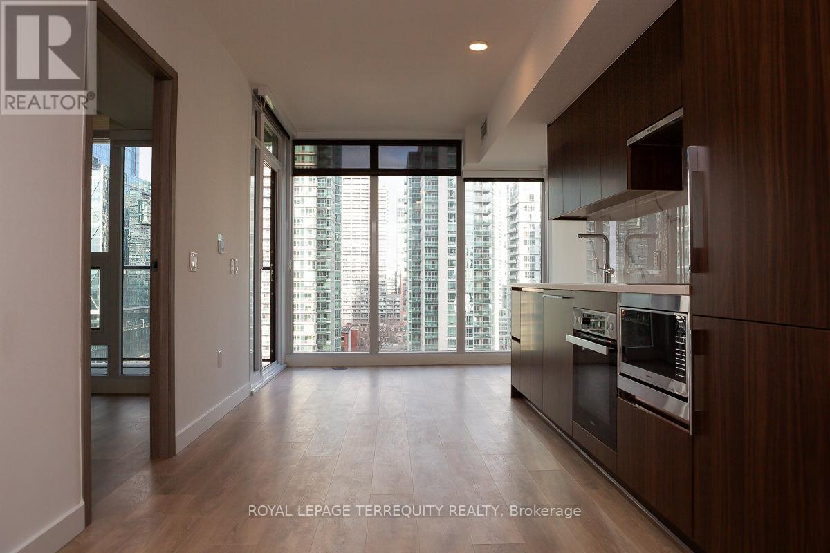 1610 - 1 Concord Cityplace Way W, Toronto, Ontario  M5V 0X3 - Photo 2 - C12653016