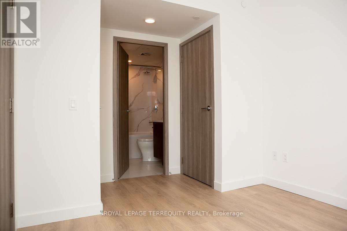 1610 - 1 Concord Cityplace Way W, Toronto, Ontario  M5V 0X3 - Photo 9 - C12653016