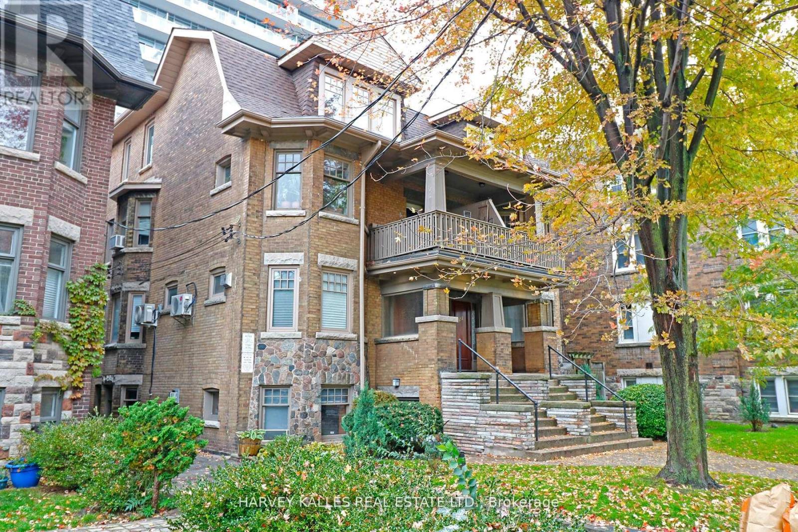 1 - 152 HILTON AVENUE, Toronto, Ontario