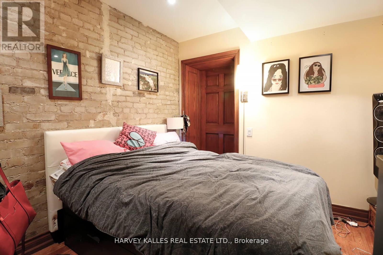 1 - 152 Hilton Avenue, Toronto, Ontario  M5R 3E9 - Photo 15 - C12653018