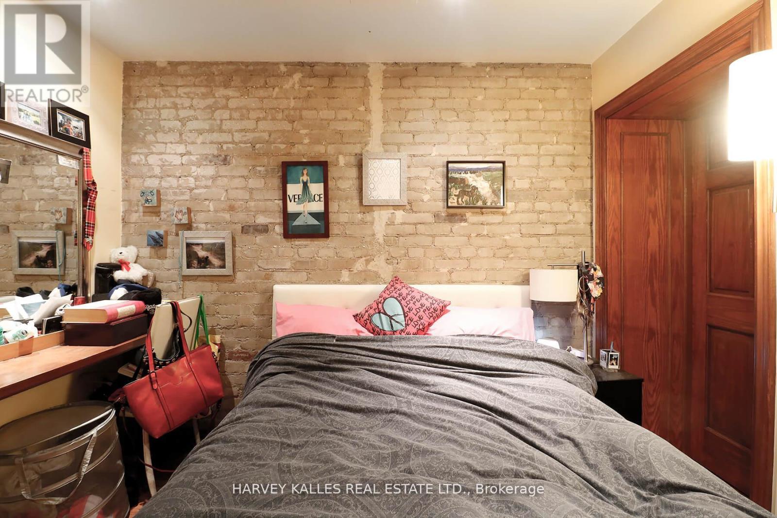 1 - 152 Hilton Avenue, Toronto, Ontario  M5R 3E9 - Photo 18 - C12653018