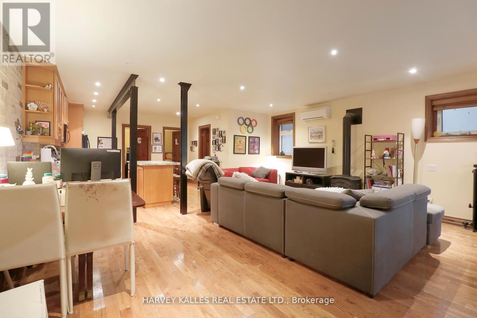 1 - 152 Hilton Avenue, Toronto, Ontario  M5R 3E9 - Photo 3 - C12653018