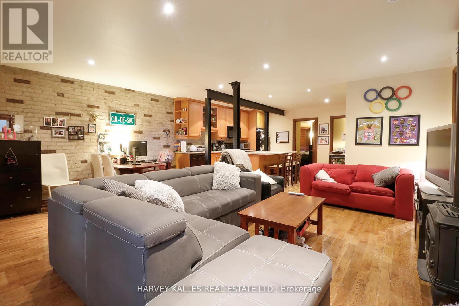 1 - 152 Hilton Avenue, Toronto, Ontario  M5R 3E9 - Photo 4 - C12653018