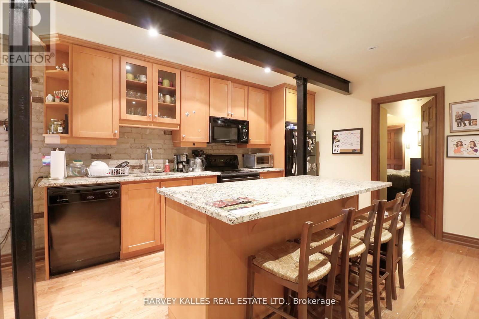 1 - 152 Hilton Avenue, Toronto, Ontario  M5R 3E9 - Photo 7 - C12653018