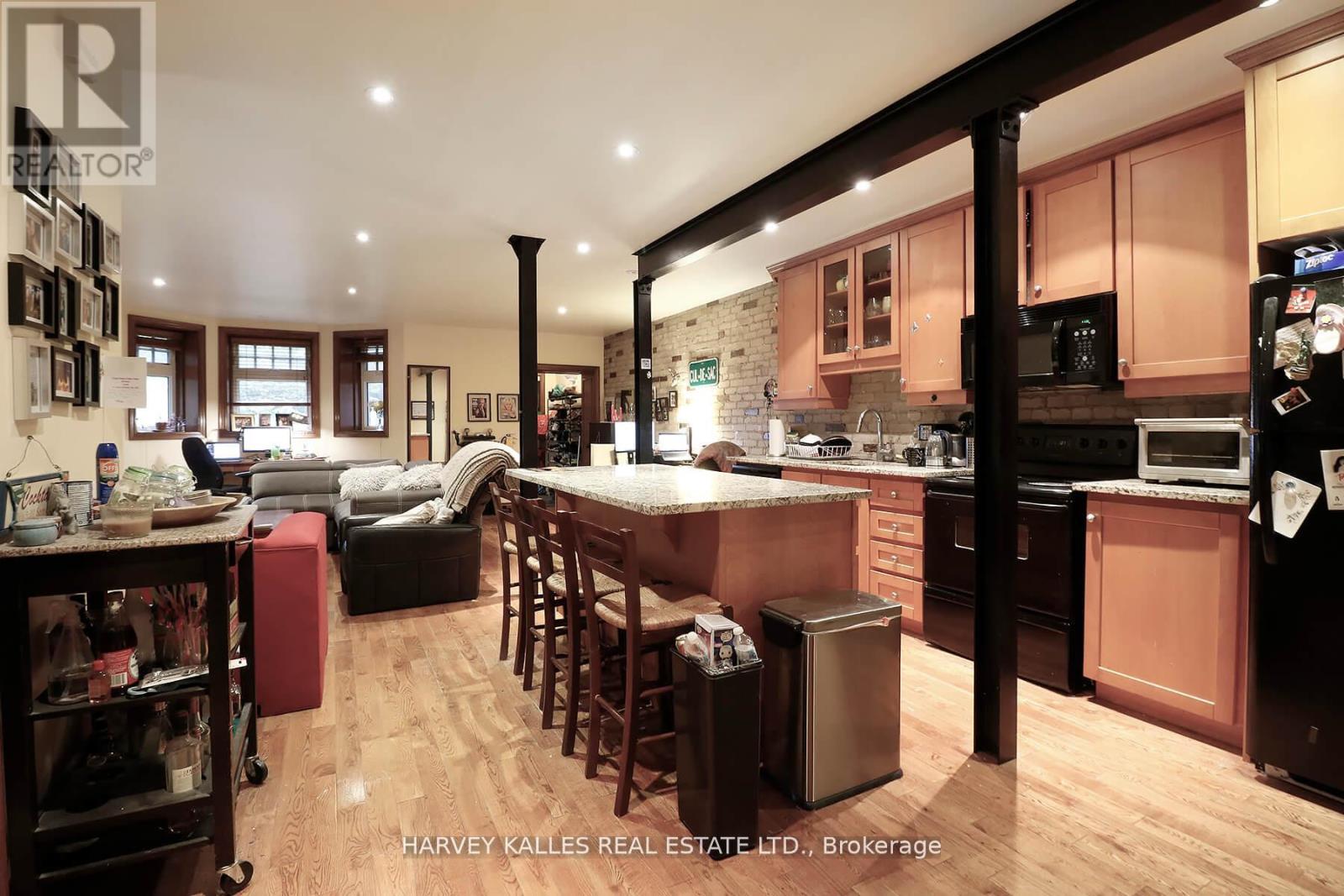 1 - 152 Hilton Avenue, Toronto, Ontario  M5R 3E9 - Photo 9 - C12653018