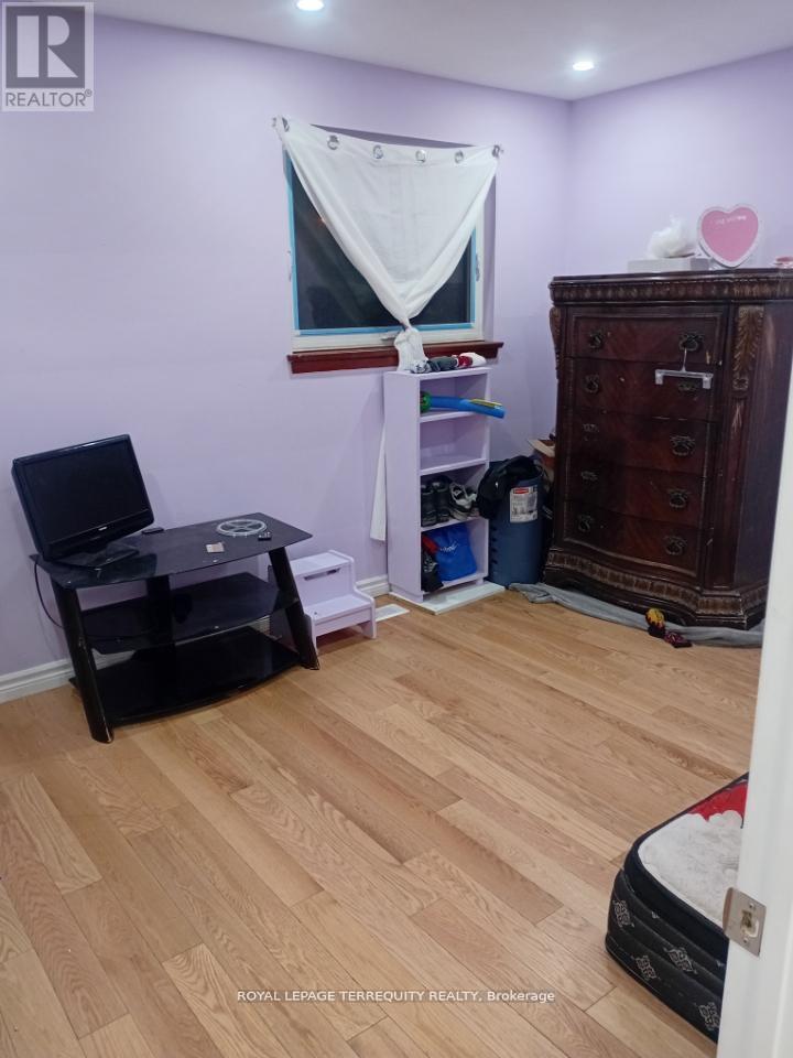 39 Earlton Road, Toronto, Ontario  M1T 2R4 - Photo 14 - E12652970