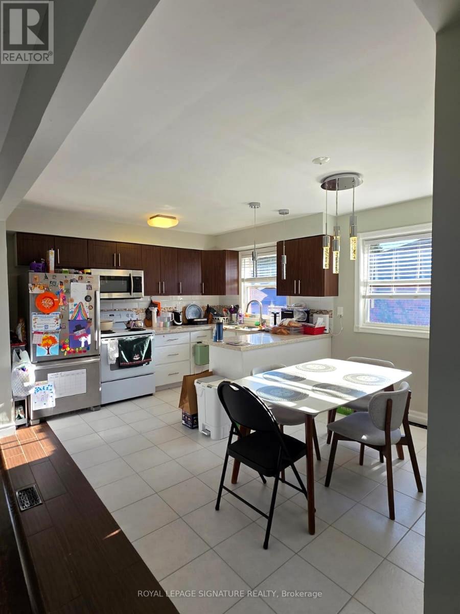 621 Wychwood Street, Oshawa, Ontario  L1G 2T4 - Photo 3 - E12653050