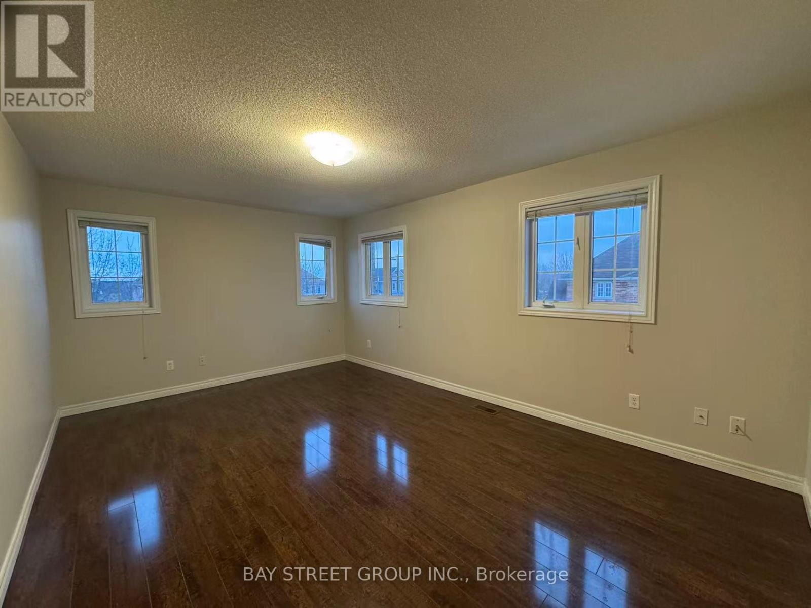 79 Ian Drive, Georgina, Ontario  L4P 4G3 - Photo 11 - N12653006