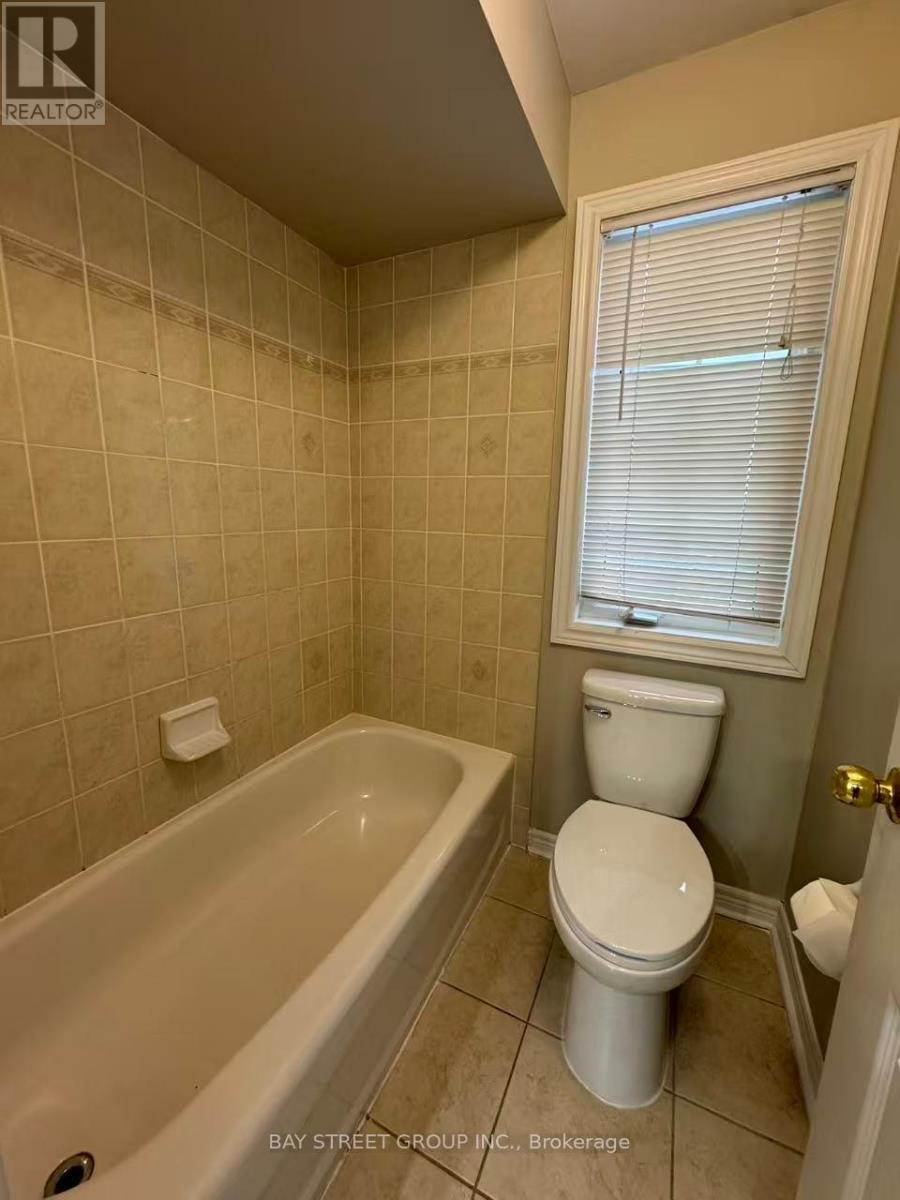 79 Ian Drive, Georgina, Ontario  L4P 4G3 - Photo 15 - N12653006