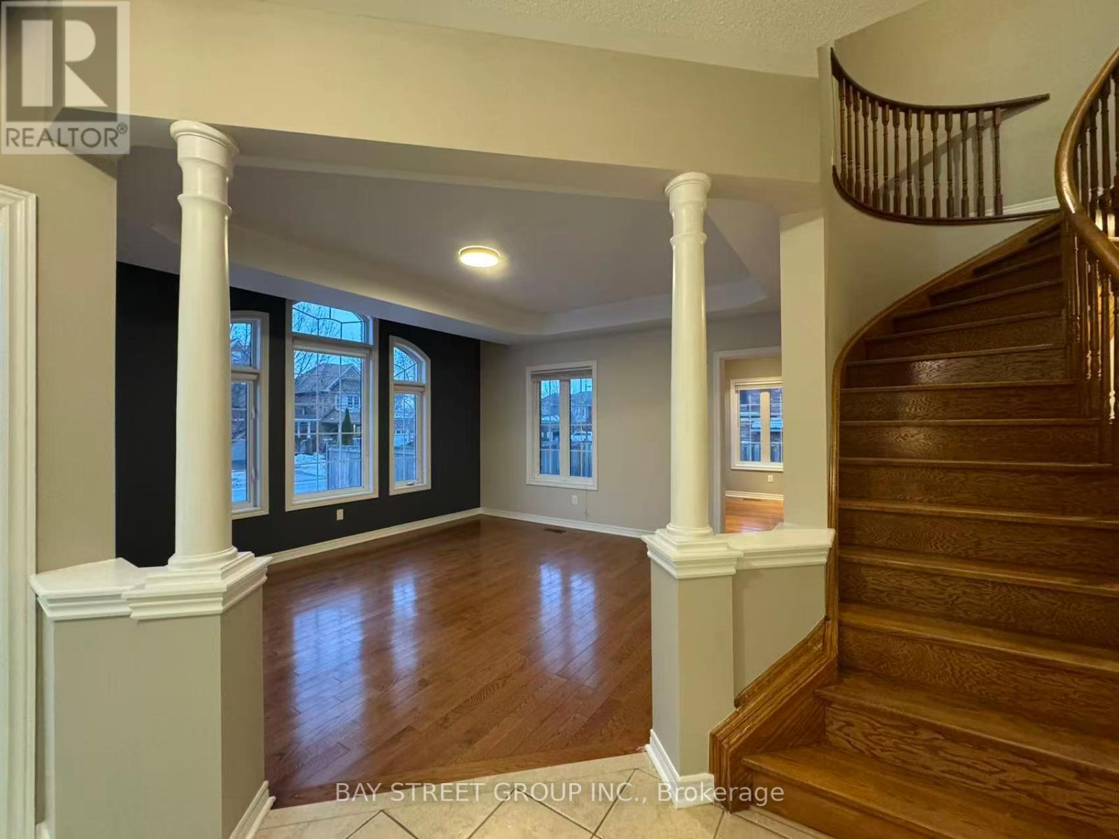 79 Ian Drive, Georgina, Ontario  L4P 4G3 - Photo 2 - N12653006