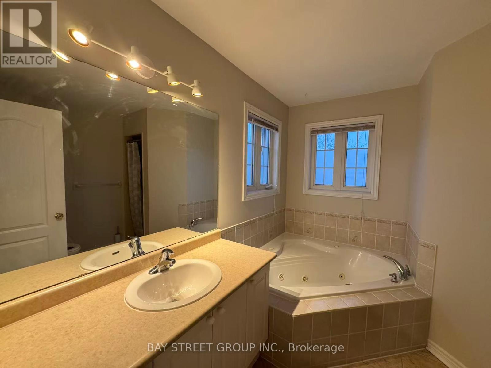 79 Ian Drive, Georgina, Ontario  L4P 4G3 - Photo 24 - N12653006