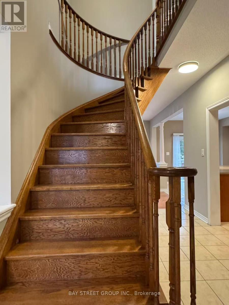 79 Ian Drive, Georgina, Ontario  L4P 4G3 - Photo 4 - N12653006