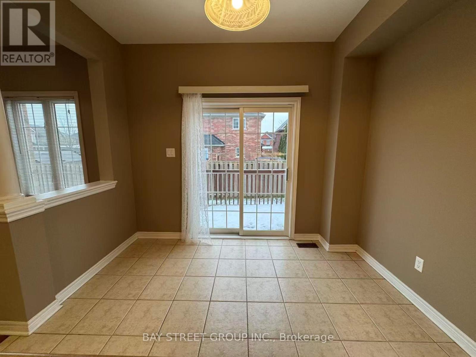 79 Ian Drive, Georgina, Ontario  L4P 4G3 - Photo 7 - N12653006