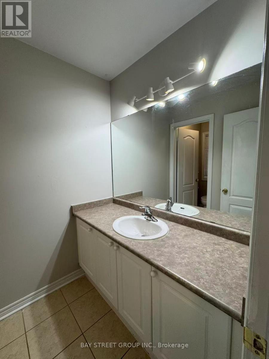 79 Ian Drive, Georgina, Ontario  L4P 4G3 - Photo 8 - N12653006