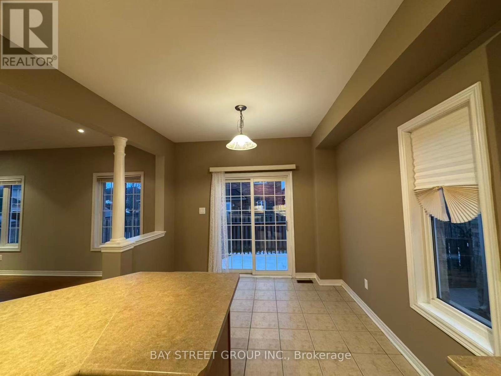 79 Ian Drive, Georgina, Ontario  L4P 4G3 - Photo 9 - N12653006