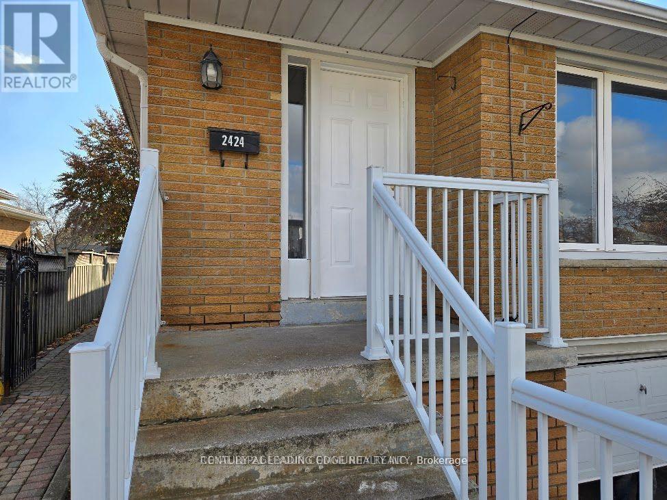 Main - 2424 Whaley Drive, Mississauga, Ontario  L5B 2B5 - Photo 3 - W12653052