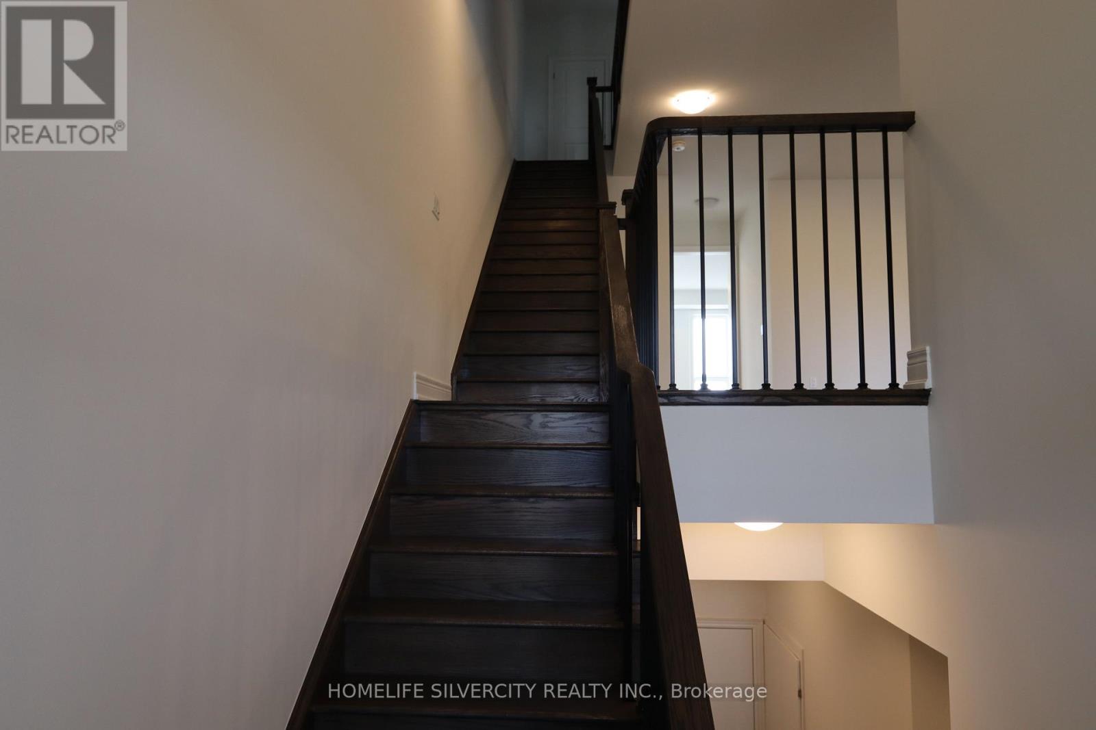 142 Falby Rd Road, Brampton, Ontario  L6P 4L9 - Photo 2 - W12653054