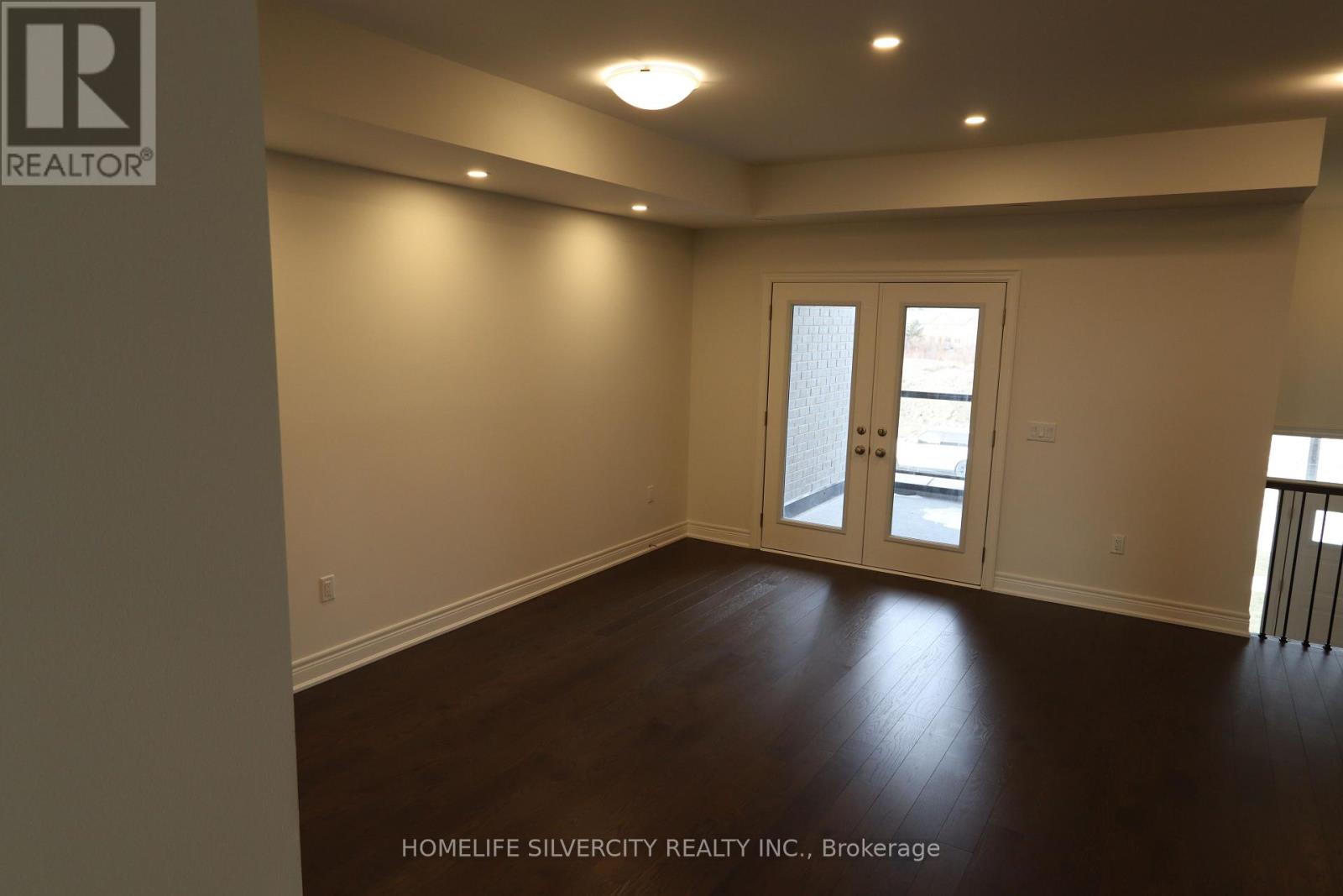 142 Falby Rd Road, Brampton, Ontario  L6P 4L9 - Photo 4 - W12653054