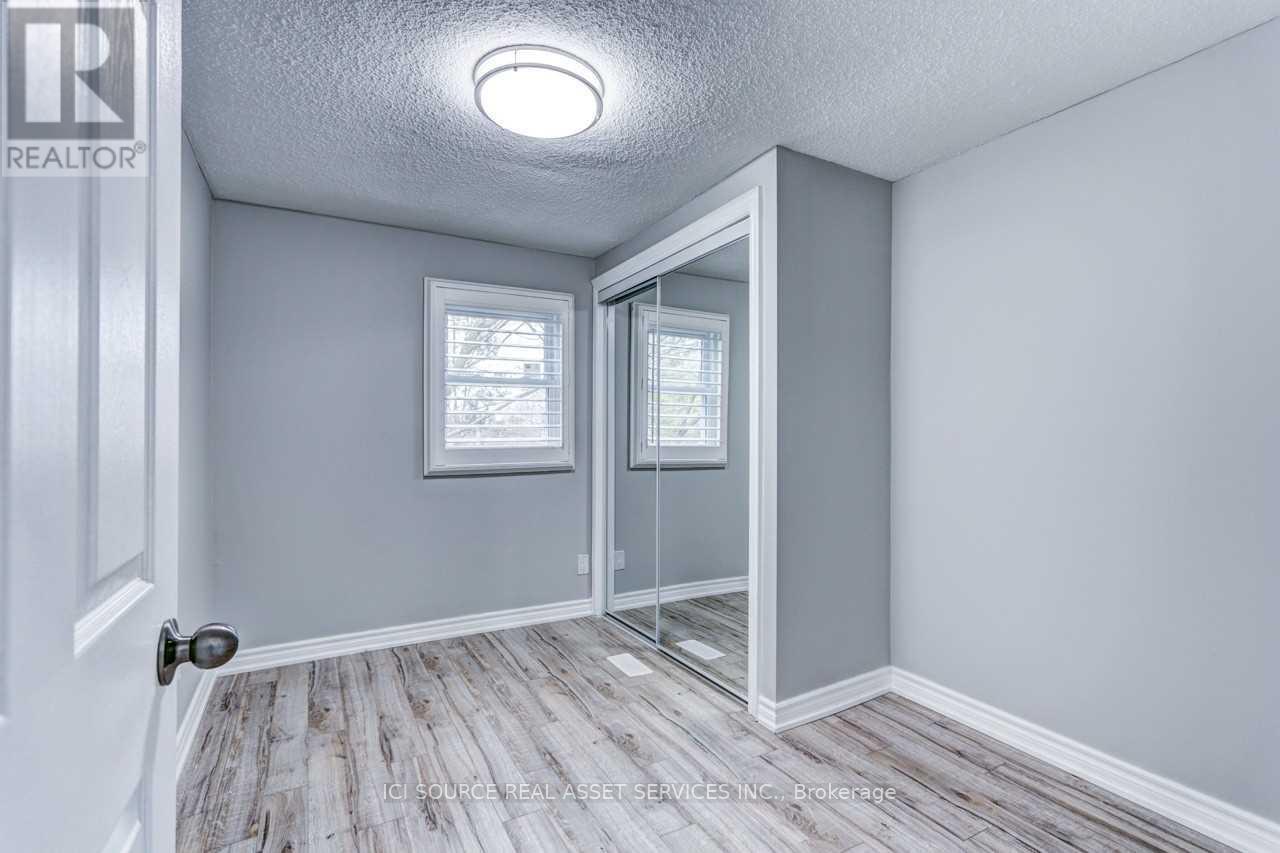 16 Normandy Place, Oakville, Ontario  L6K 1S1 - Photo 13 - W12550064