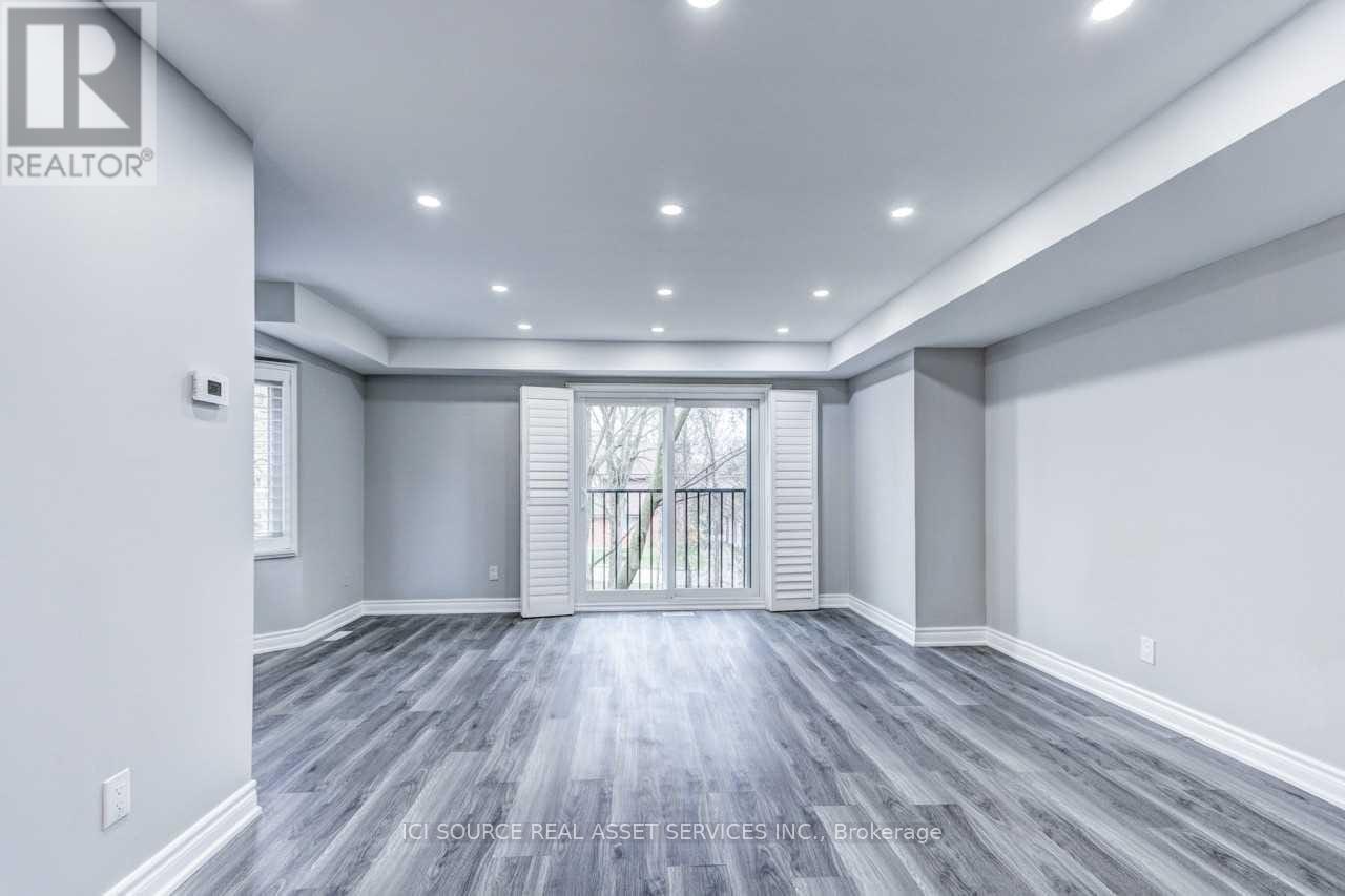 16 Normandy Place, Oakville, Ontario  L6K 1S1 - Photo 8 - W12550064