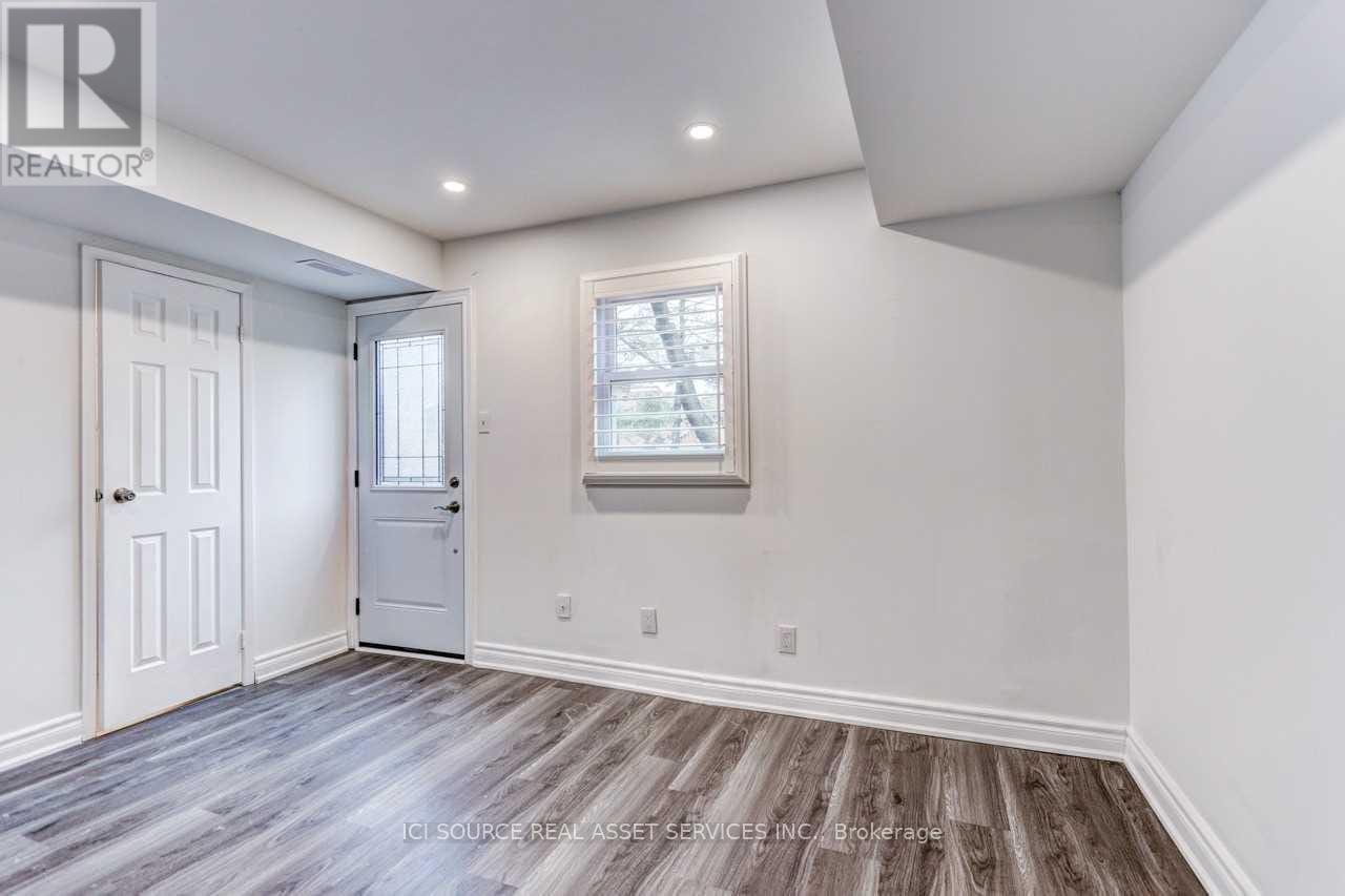 16 Normandy Place, Oakville, Ontario  L6K 1S1 - Photo 15 - W12550064