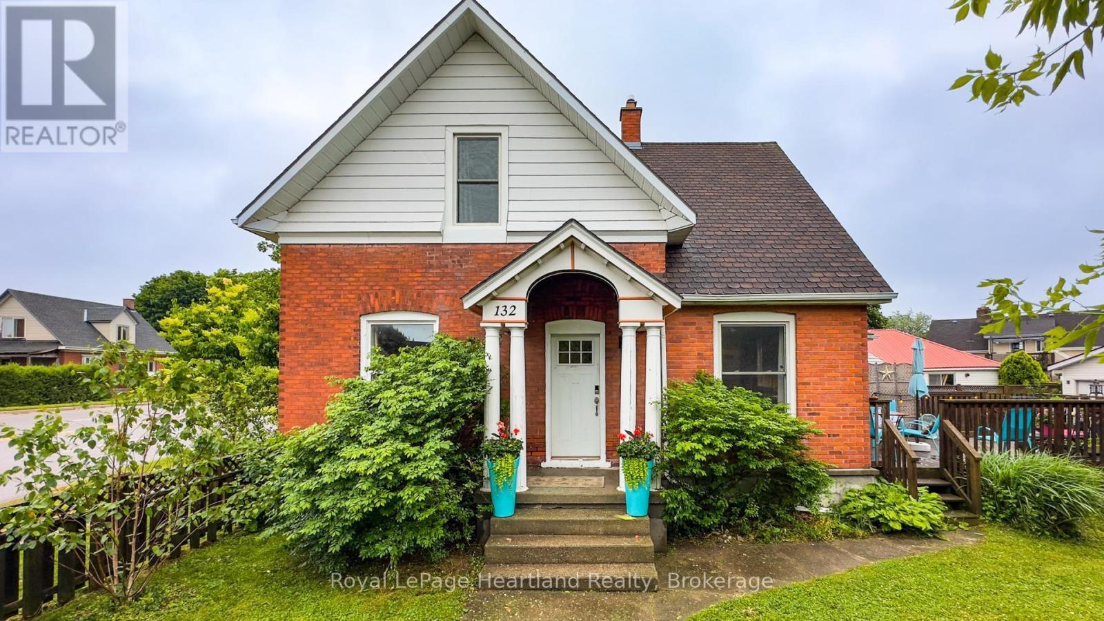 132 Elgin Avenue E, Goderich, Ontario  N7A 1K6 - Photo 2 - X12653078