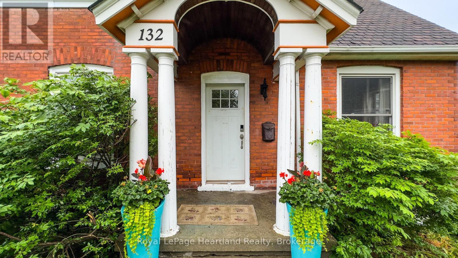 132 Elgin Avenue E, Goderich, Ontario  N7A 1K6 - Photo 3 - X12653078